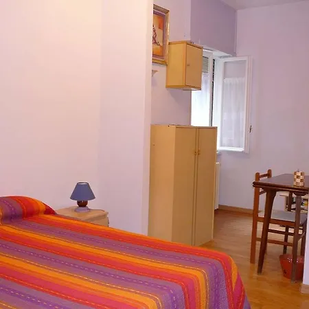 Nei Colori Apartment At 2 Stops From Colosseum Řím