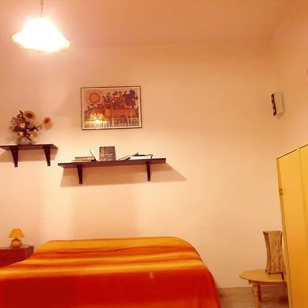 Nei Colori Apartment At 2 Stops From Colosseum Řím