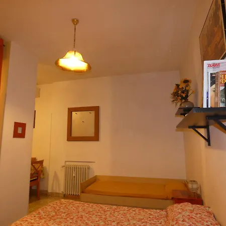 Apartman Nei Colori Apartment At 2 Stops From Colosseum Róma