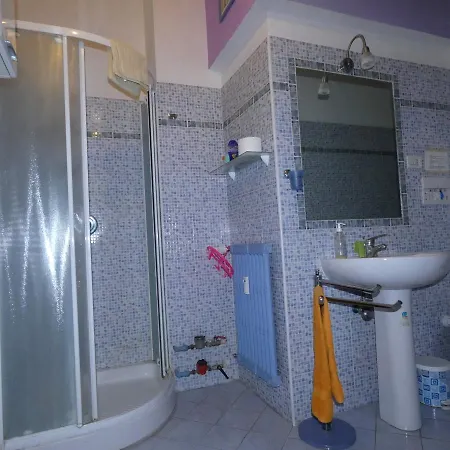 Apartman Nei Colori Apartment At 2 Stops From Colosseum Róma